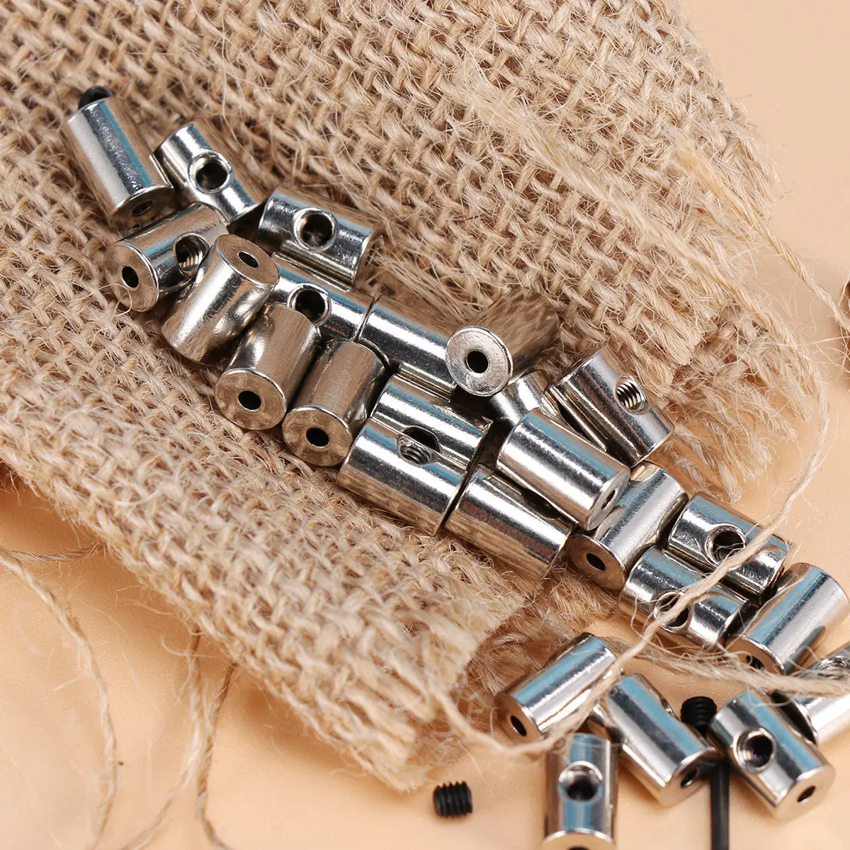 

50 шт. высококачественных защелкивающихся застежек для бейджей, металлические, с винтовым креплением, прочные, для именных бейджей