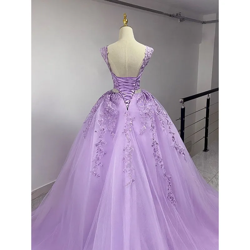 فستان سهرة أرجواني 2025 نمط جديد مثير فستان الأميرة بدون أكمام بالإضافة إلى حجم زي أداء الامتحان الفني