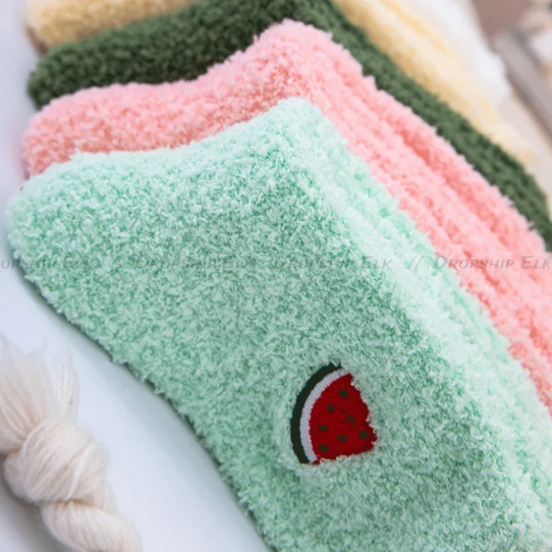 여성 과일 양말 푹신한 따뜻한 플러시 양말 여성 따뜻한 아보카도 수박 체리 딸기 바닥 잠자는 양말