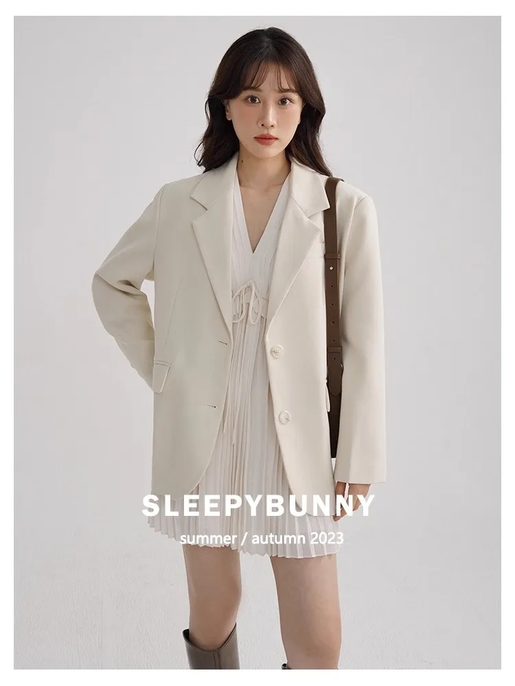 

Elegant Padded Blazer Women Classic Notched Lapel Tea White Jacket Autumn Casual Loose Office Suit Coat Stylish Layered Looks