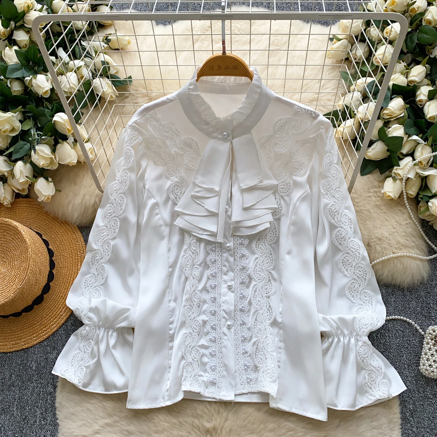 Franse stijl kralen satijnen shirt voor dames lente herfst nieuwe kant licht luxe lange mouwen jassen boog temperament high-end tops