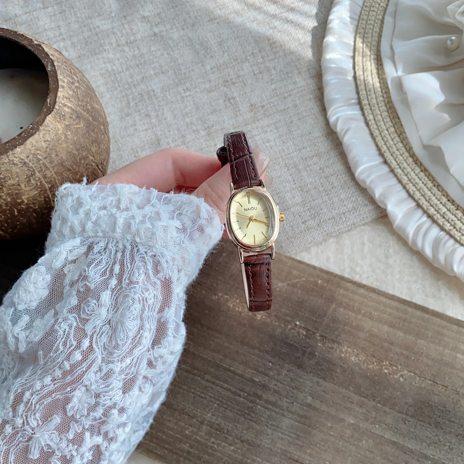 ساعات نسائية صغيرة بيضاوية الشكل بحزام جلدي بسيط ساعات يد كوارتز بسيطة للسيدات ساعة نسائية هدية Reloj Mujer