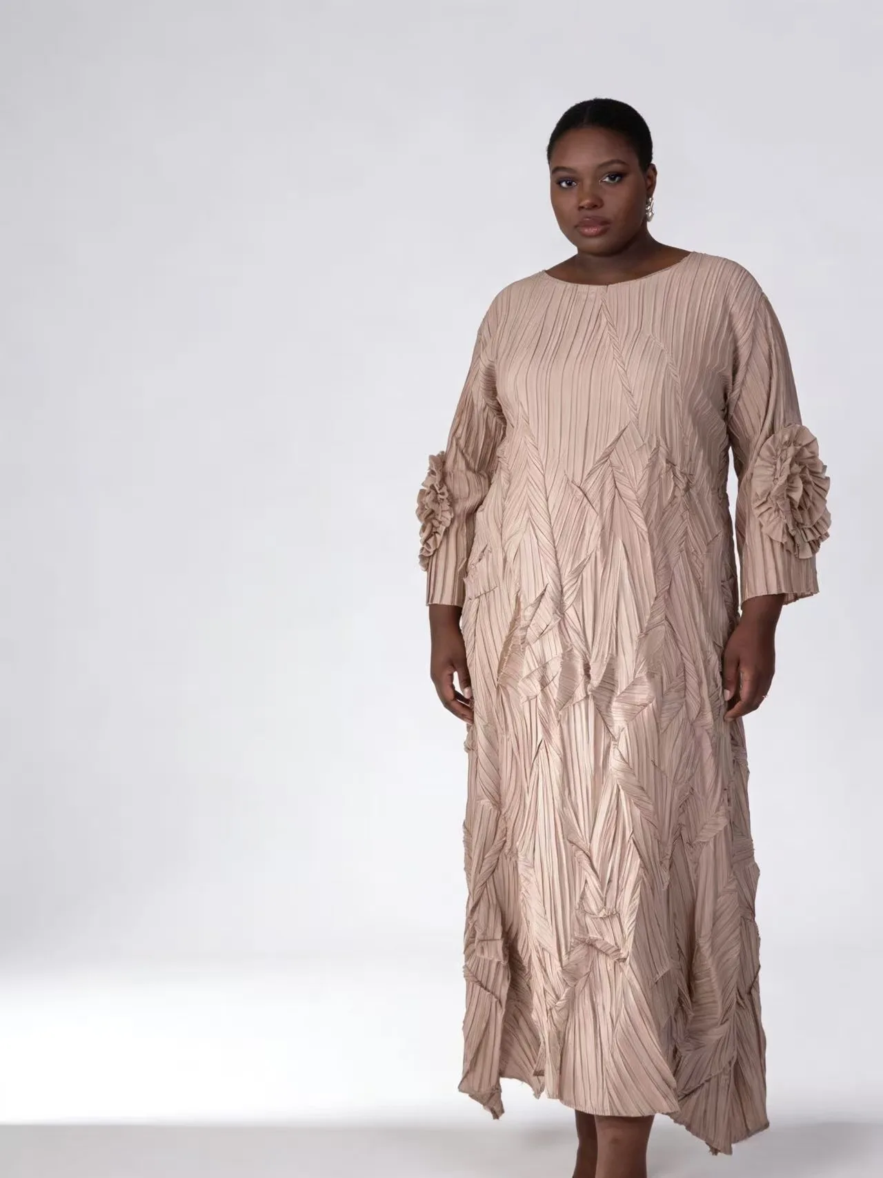 Miyake robe plissée femmes 2025 automne robe nouveau disque fleur corne manches couleur unie col rond pull longue robe