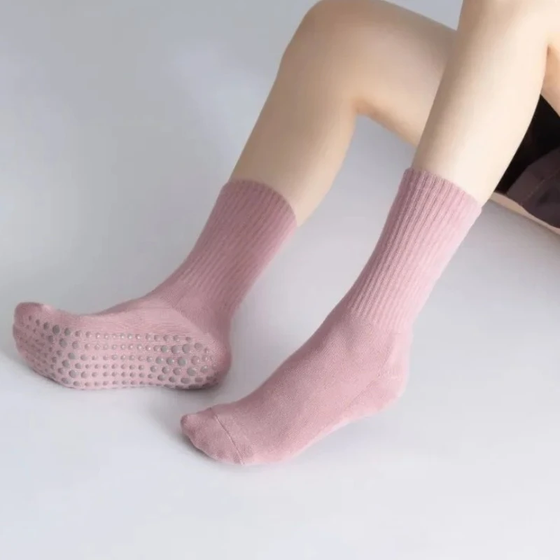 

1 пара хлопковых дышащих нескользящих спортивных носков, носки для йоги, носки до середины икры, носки для пилатеса, тренажерного зала, фитнеса, танцев, гимнастики, напольные носки