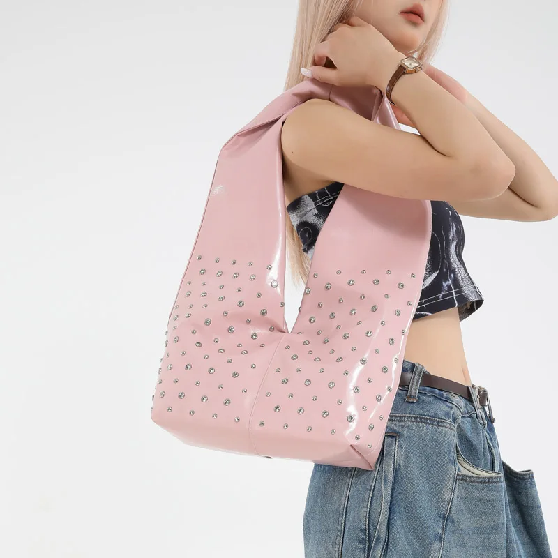 

Original European And American Metal Rivet Large Capacity Shoulder Bags Fashionable Personalized Light Luxury Women's Bag Trendy