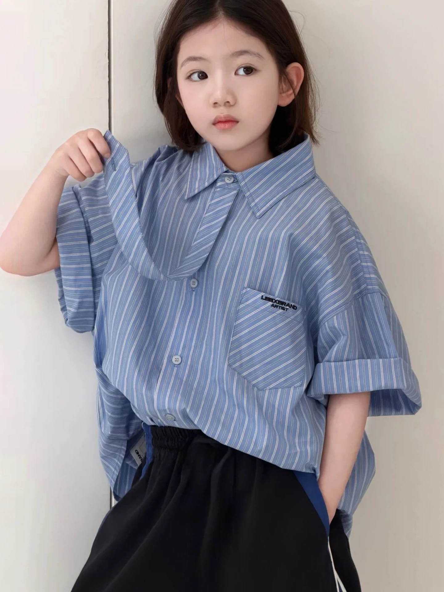 

Girls' Loose Fit Striped Shirt Short Sleeve Turn-down Collar Children's Summer Fashionable Top Casual Style Blue Stripe Pattern