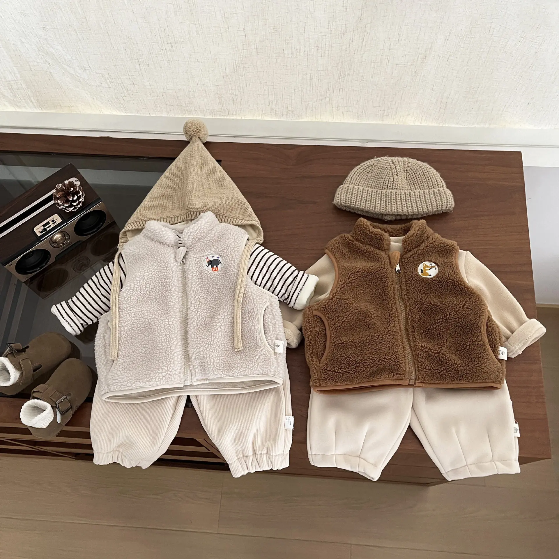 سترة صوف للأطفال والرضع لشتاء 2025 سترة صوف سميكة دافئة لحديثي الولادة من البنات والأولاد صدرية مخملية مطرزة للأطفال البنات طقم من الصوف #1