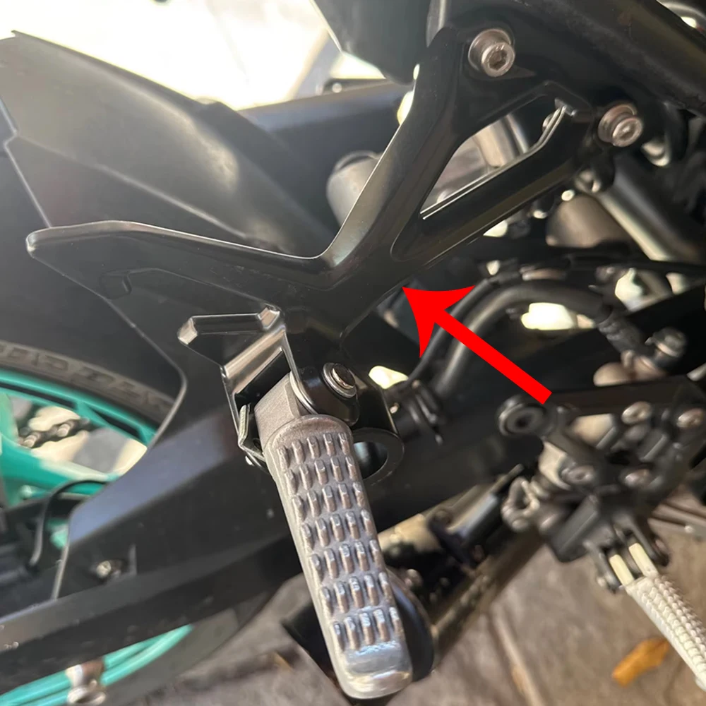 2025 Z900 Footrest Bracket Rear Passenger Footpegs Foot Pegs Pedal For Kawasaki Z 900 SE 2024 2023 2022 2021 2020 2019 2018 2017