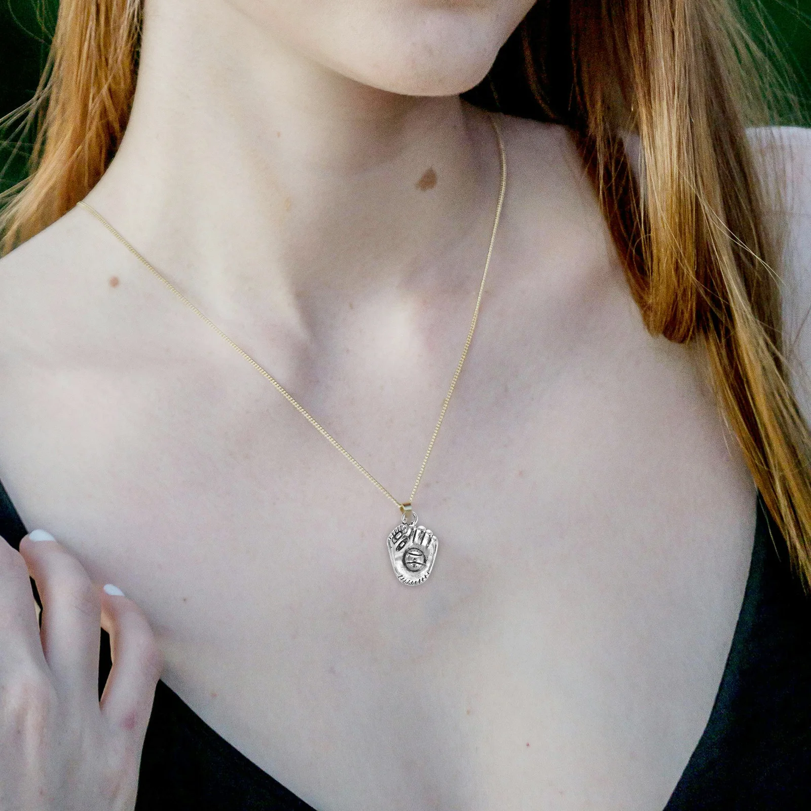 

20Pcs Vintage Alloy Baseball Glove Pendants DIY Charm for Jewelry Making Necklaces Bracelets Keychains Sports Themed Accessories