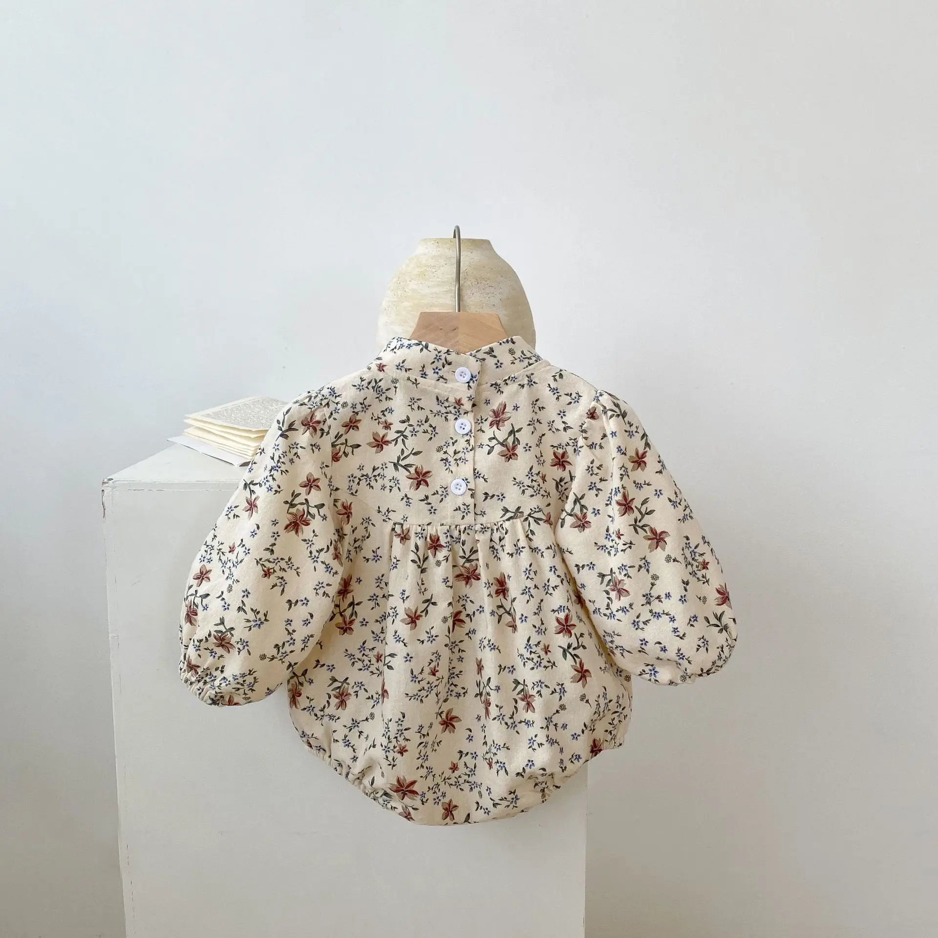 2024 Spring and Autumn 0-2 year old girl baby floral cheongsam collar baby long sleeve loose triangle onesie climbing suit