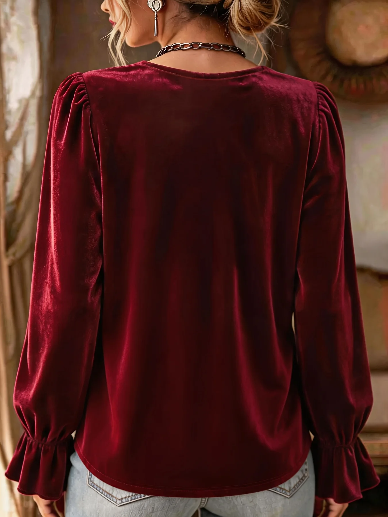 Plus-Size-Samtbluse für Damen, V-Ausschnitt, lange Ärmel, plissierte Laternenärmel, elegante burgunderrote Oberteile, lässiges, lockeres Hemd – Detail 6