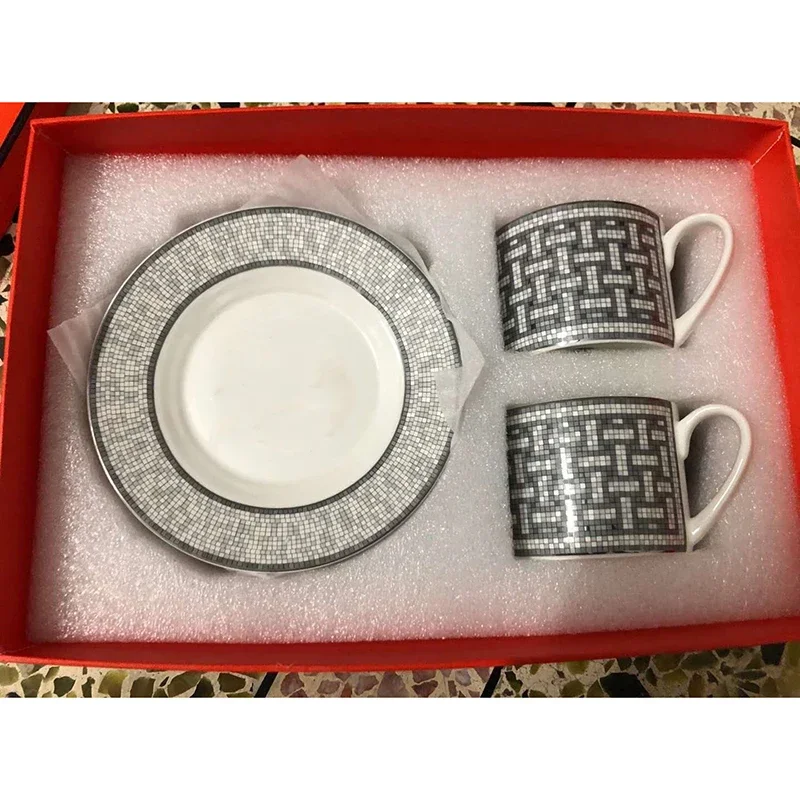 

2 PCS/ SET Elegant Top Grade Bone China Coffee Cup European Tea Cup Set and Saucer Afternoon Tea Coffee with Gift Box Cerámica