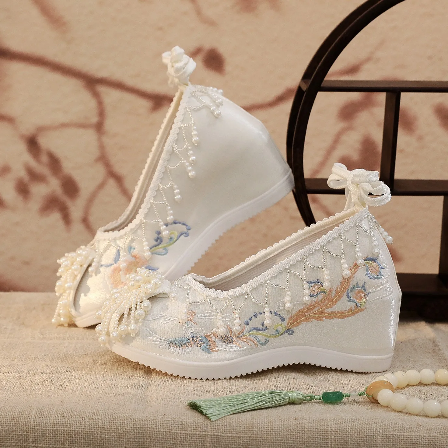 

Обувь для традиционной китайской одежды Ханьфу: Женские туфли в старинном стиле с вышивкой, жемчугом и увеличенной высотой стельки для свадебных церемоний Сюхэ