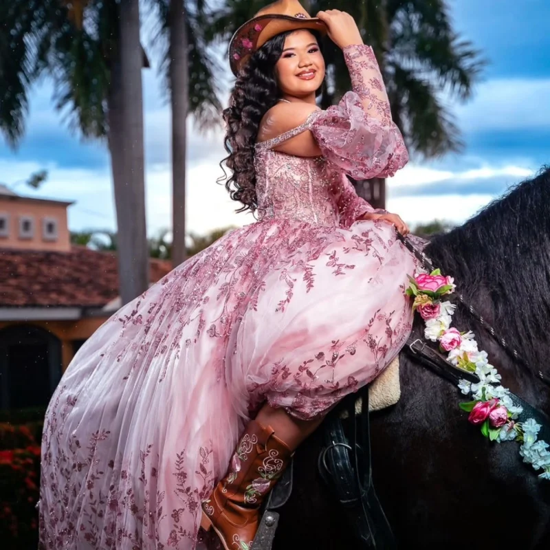 Блестящее розовое платье Quinceanera с открытыми плечами по индивидуальному заказу, аппликация с блестками, хрустальный цветок, многослойное платье с бантом, платья de 15, Quinceanera