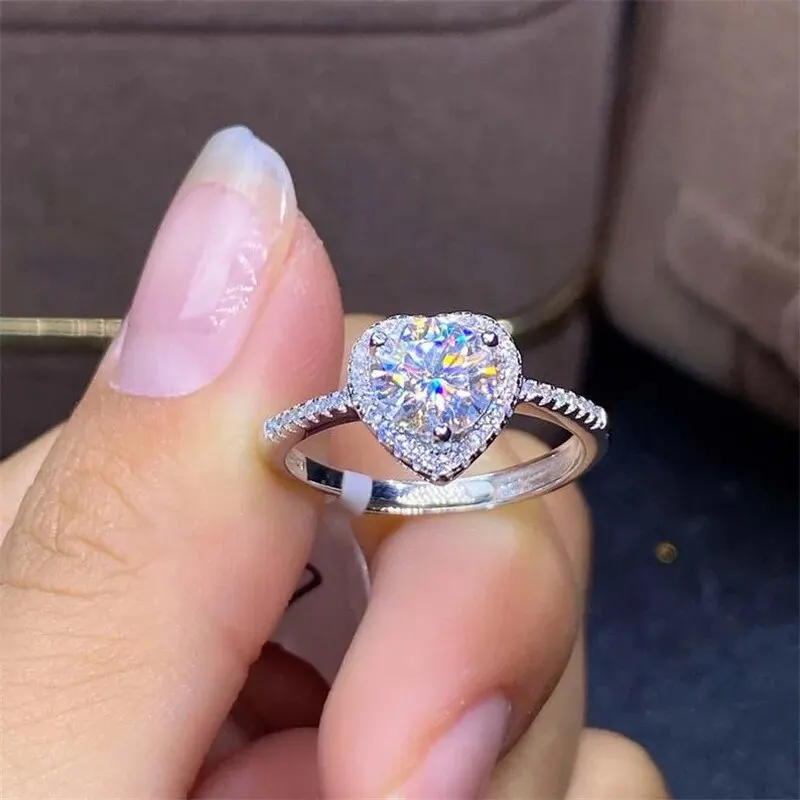 Fashionable and Simple Love Zircon Ring for Women's Wedding Engagement Ring Exquisite Festival Gift