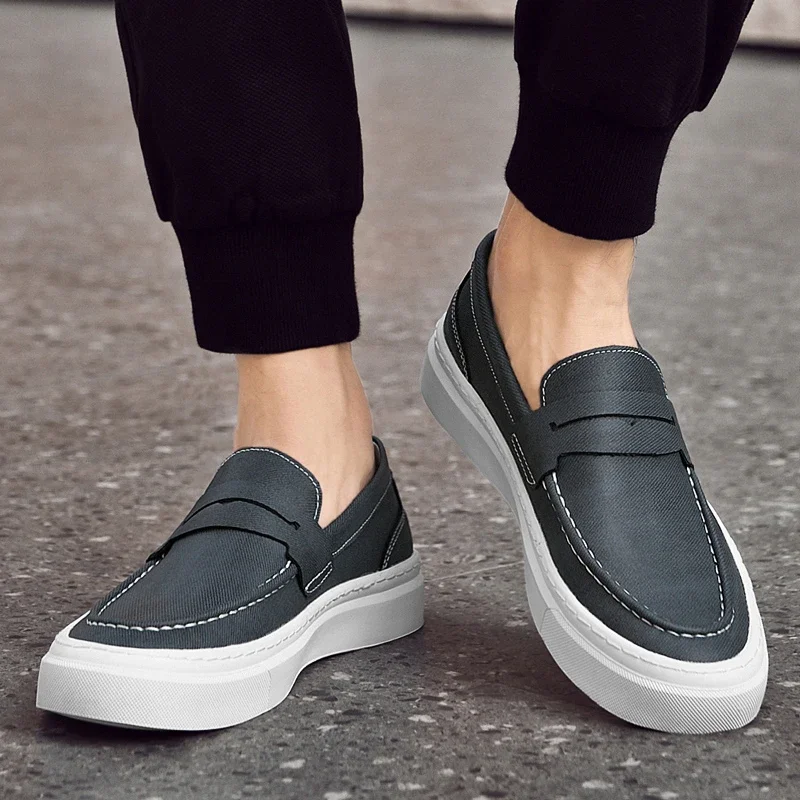 Lightweight Men's Slip-On 2023 New Shallow Mouth Men's Comfortable Solid Color Casual Shoes Versatile Men's High-Quality Loafers