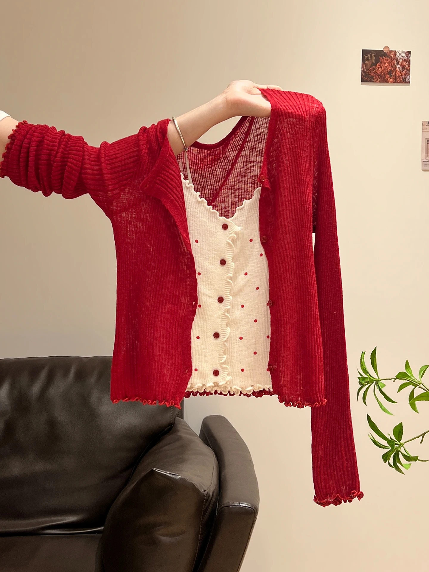Red Polka Dot Knitted Slim Fit Vest And Cardigan Two Piece Set Women's Autumn Fashionable Versatile Top with Wood Grain 