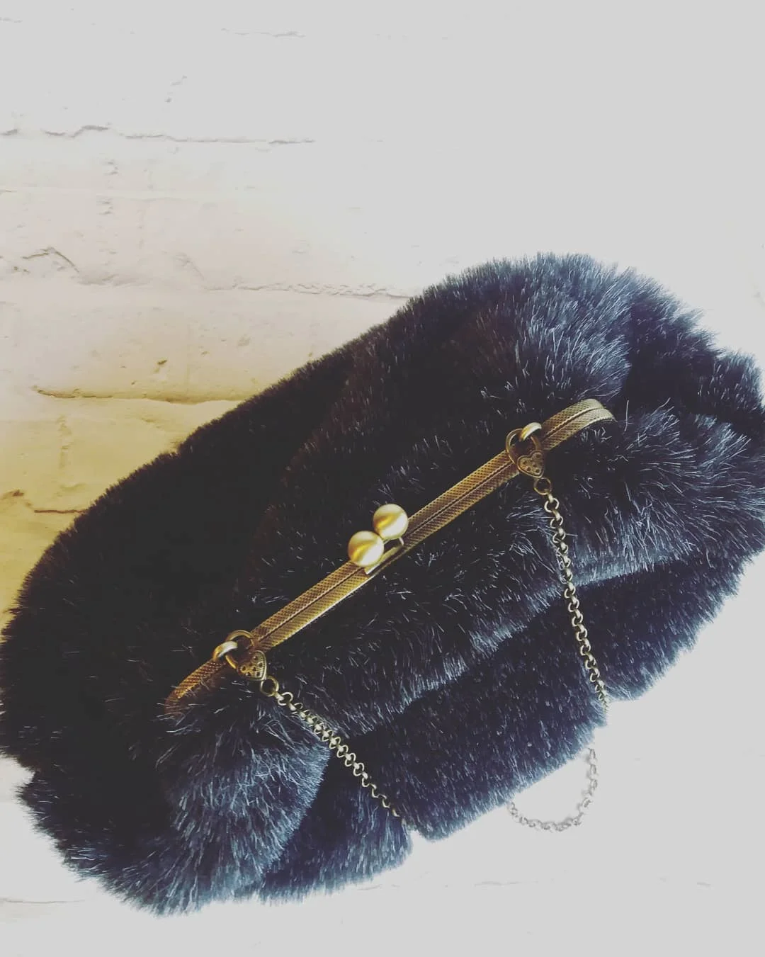 LOST IN VINTAGE Fur Fabric Soft Fur Balls Bronze Kiss-lock Antique Frame Bags Large Purse Clutch Large Puffy Purse 35x30x10cm