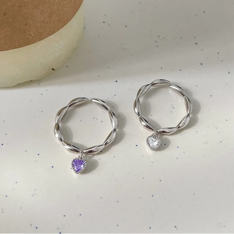 Qmcoco-女性用パールチェーン,伸縮性のあるリング,ジュエリーギフト,シルバーカラー,ファッション,クリエイティブなハートペンダントアクセサリー