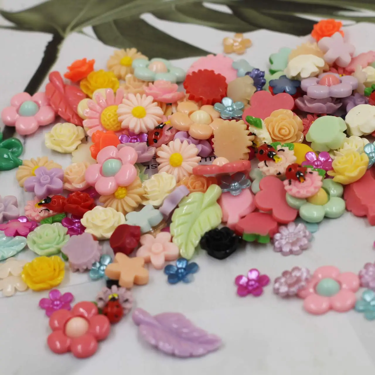 200PCS Flatback Resin Multi-shape Flowers Charm Cameos Cabochon Mix 10-30mm DIY Handicrafts Decoration Jewelry Accessories