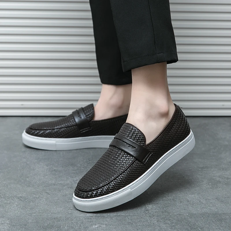 

New Fashion Slip on Loafers Men Shoes Board Soft Casual Leather Shoes Men Breathable Party Weave Pattern Shoes for Man Flat Free