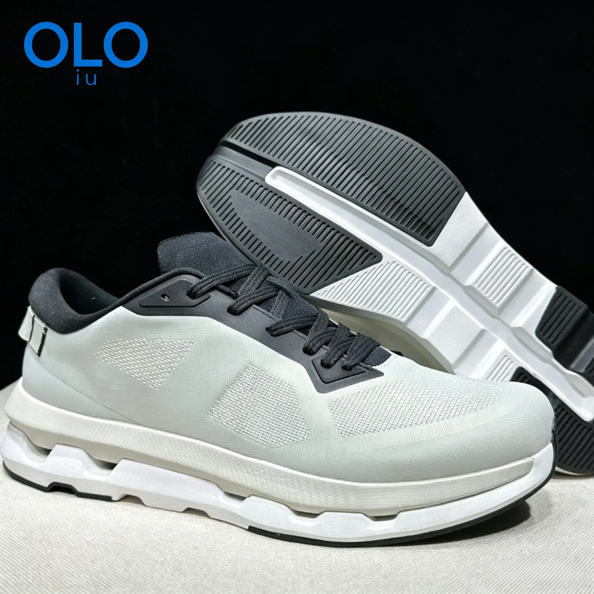 Scarpe da corsa con inserti in rete a contrasto, colore grigio chiaro e nero, per uomo e donna, con suola spessa e fori a segmenti, ammortizzanti, scarpe sportive da allenamento all’aperto.