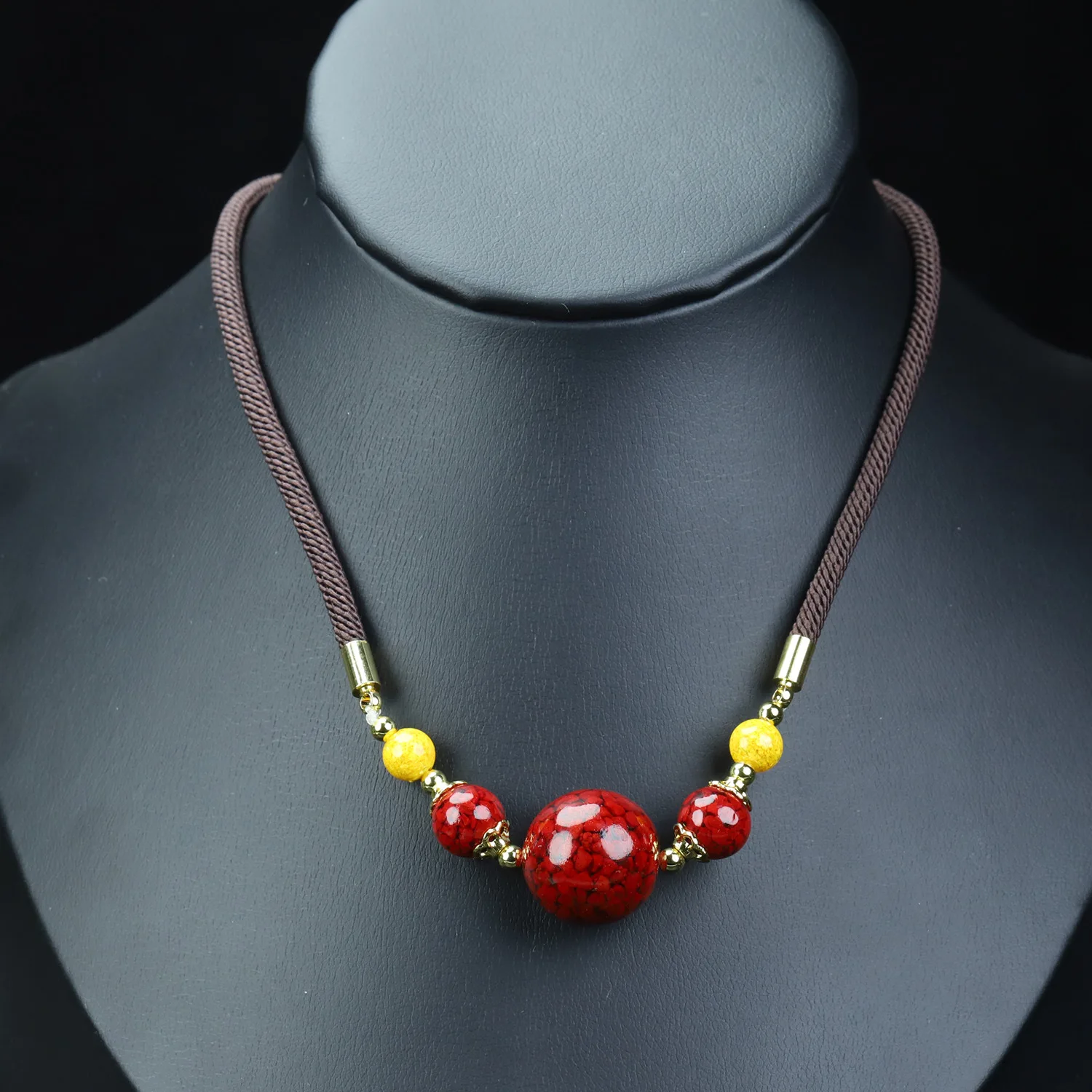 

Цепочка на ключицу из натуральной киновари, классическое простое и универсальное ожерелье