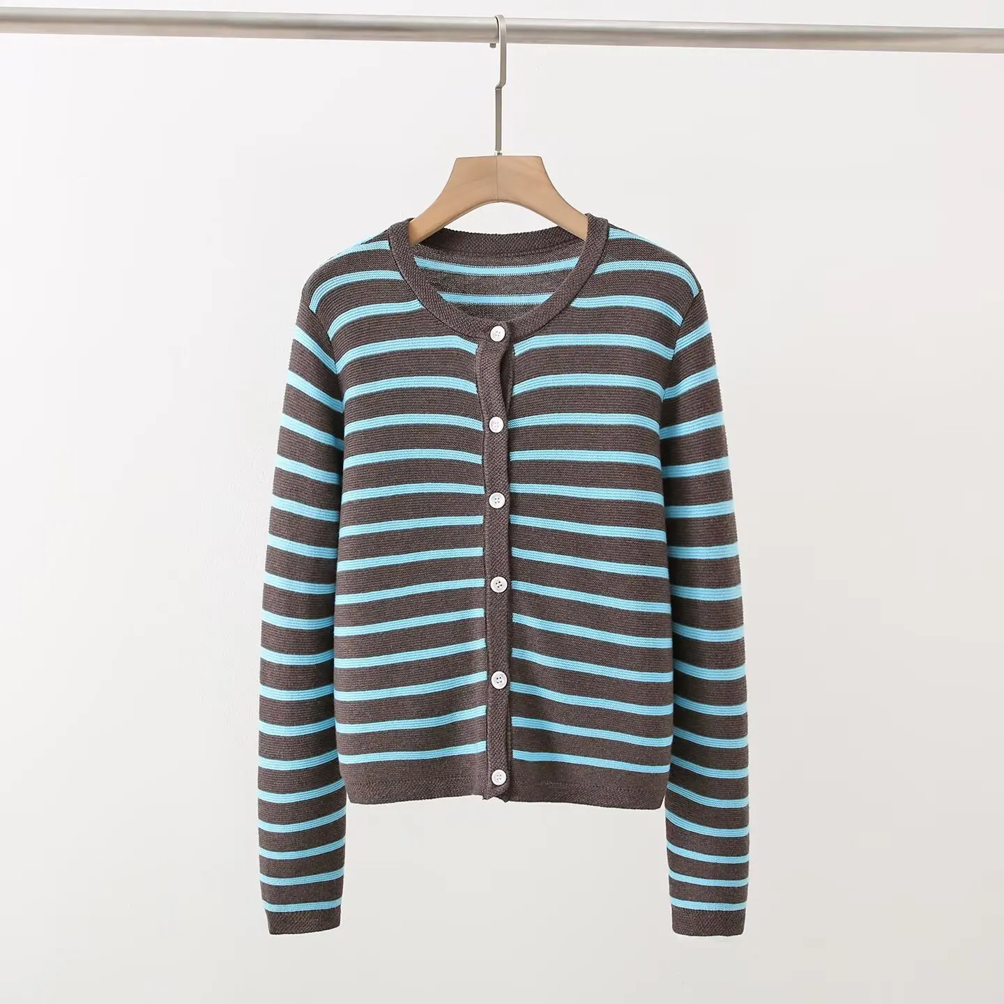 패셔너블한 스트라이프 니트 긴팔 여성 아우터웨어 2025년 가을 슬림 디자인 다용도 오픈 가디건 출퇴근 스타일