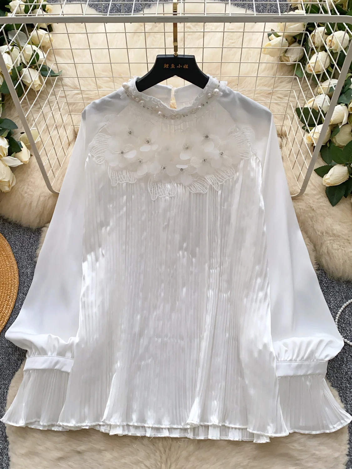 Ele Long Sve Cetim Plissado Diamante Embelezado Floral irt Feminino Faionable Versátil Top para deslocamento de outono