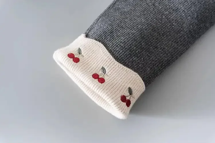 2026 Neue Herbst-Winter-Kinderleggings, Niedliche Kinderhosen mit Kirsch-Stickerei, Kinderhosen mit Fleece-Futter und Schlaghosen-Schnitt – Detail 20