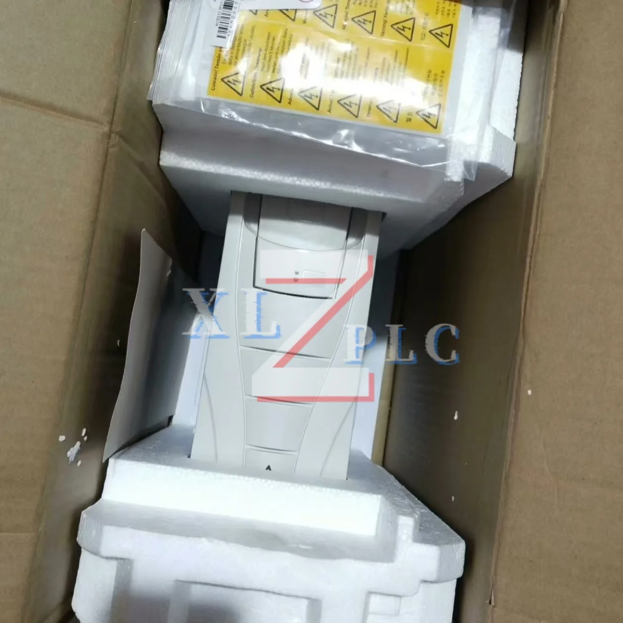새로운 재고 있음 ACS550-01-03A3-4 ACS550-01-04A1-4 인버터