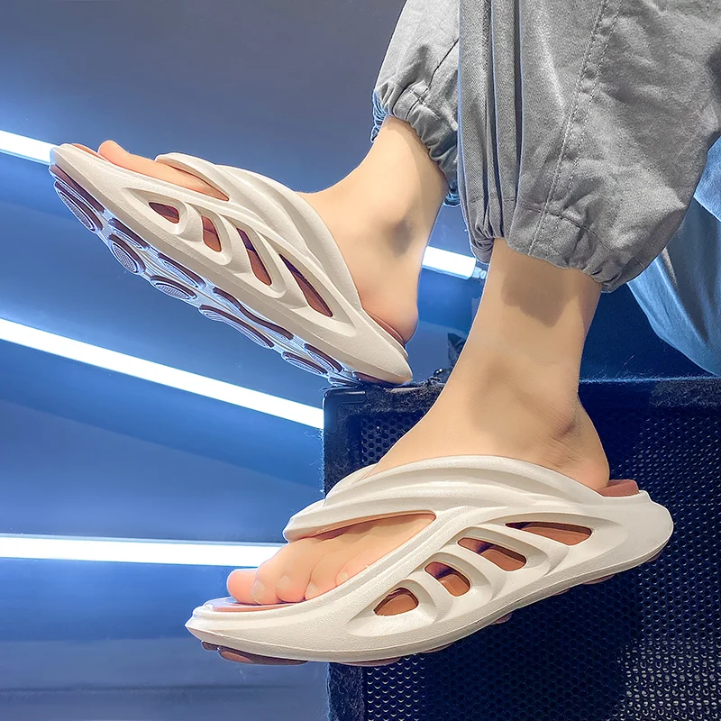 Chanclas de verano para hombre, sandalias informales deslizantes para exteriores, zapatillas de diseño a la moda, sandalias de playa, calzado para jardín, cómodas zapatillas de interior