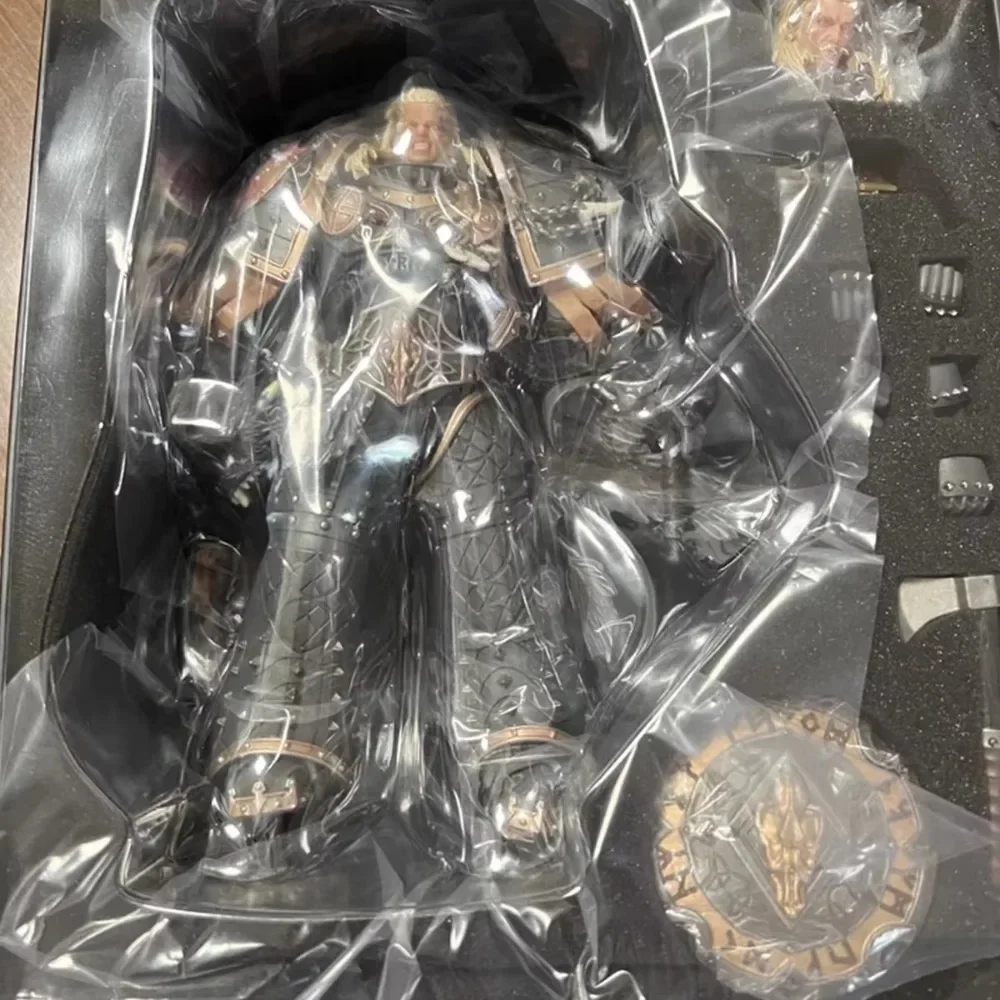 JOYTOY Warhammer 40K Horus Heresy Space WolvesอะนิเมะAction Figure Leman Russ Primarch1/18 of The VIth Legionตุ๊กตาของเล่น