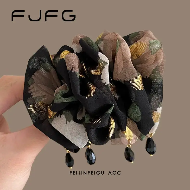 

Versatile Hair Clip with Oil Painting Girl Design Chic French Style Hair Accessories for Spring and Summer Hair Claw