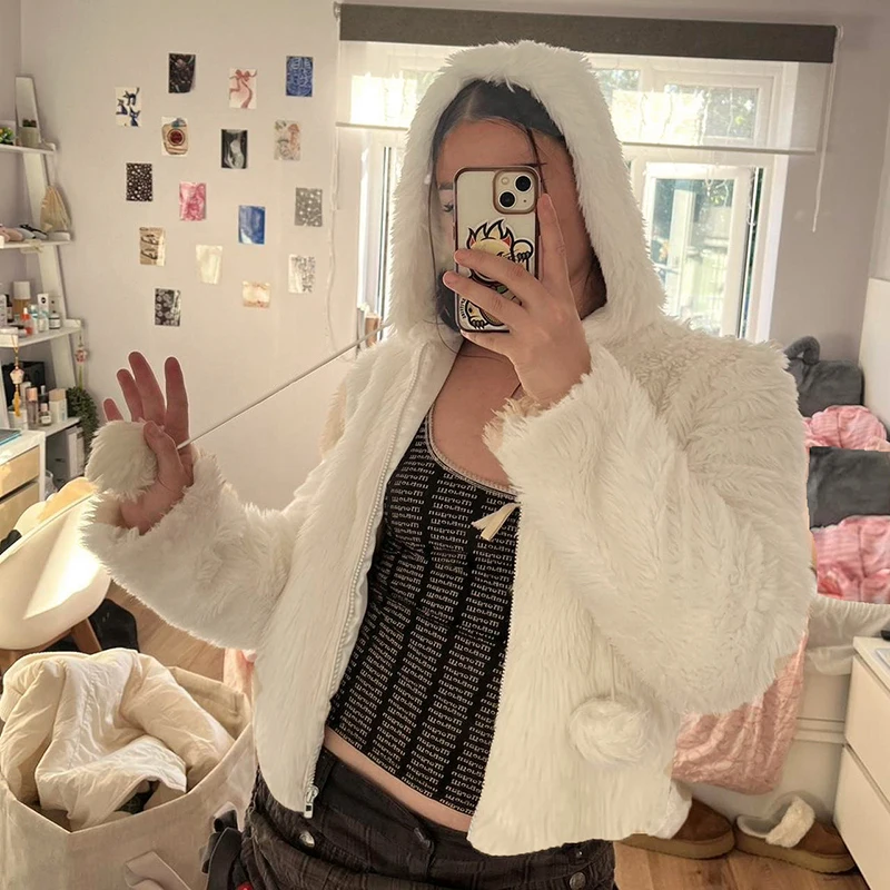 HEYounGIRL moda zimowa krótka kurtka ze sztucznego futra biały pompon z kapturem płaszcz z zamkiem błyskawicznym kobiety Streetwear stroje ciepła odzież codzienna