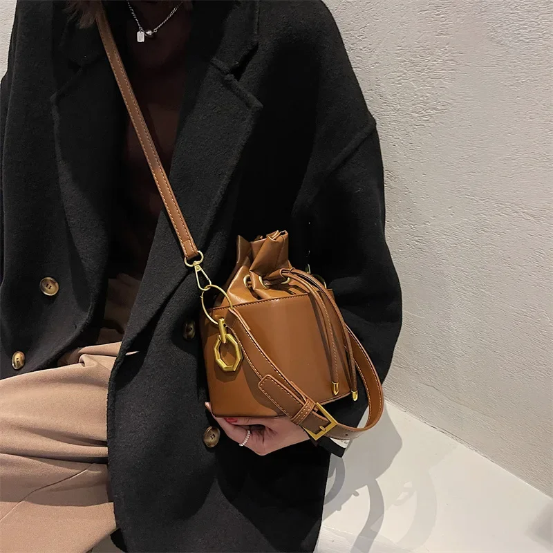 Vintage PU Leather Mini Crossbody Bags Women Autumn Fashion Commuter Handbags 2025 New Solid Color Lady Square Pack purse bolsa