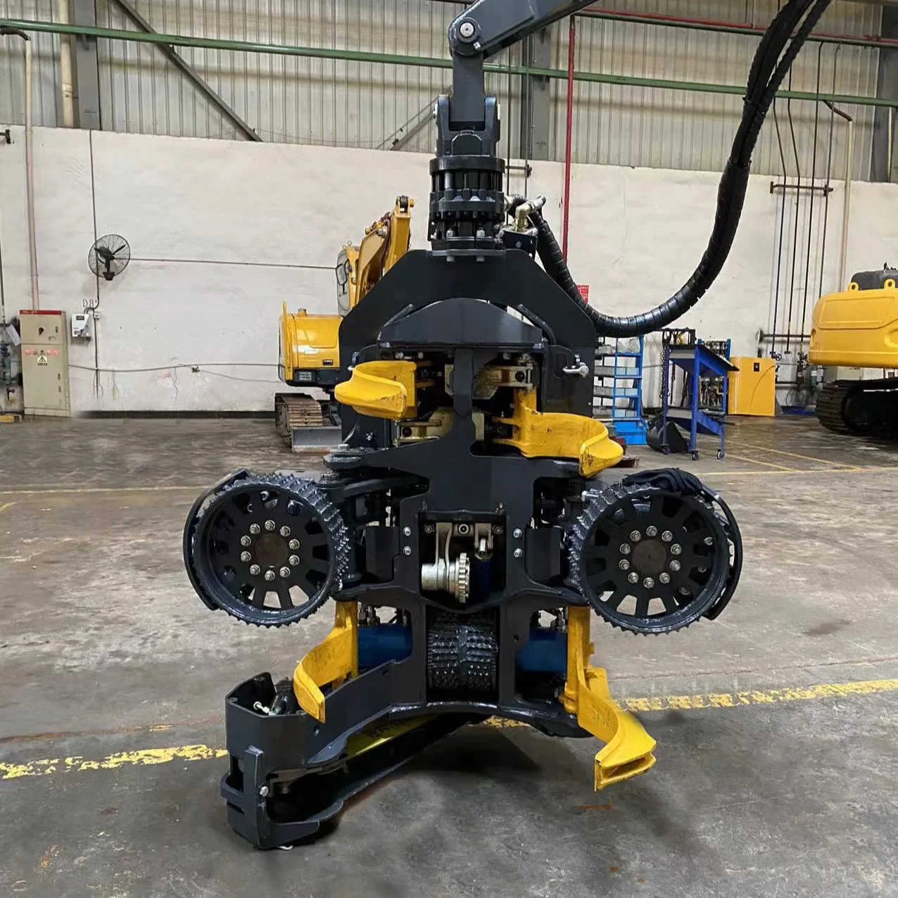 2025 Taglierina per legno per operazioni di tronchi impiegata per veicoli di raccolta forestali pesanti per curvatura di alberi