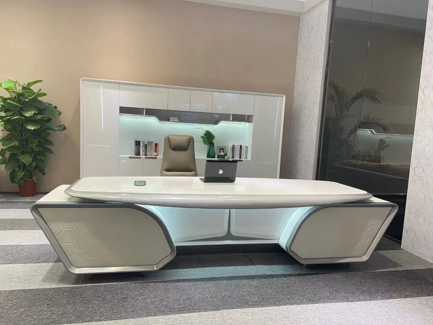 Modern Luxury Aircraft Modeling Glossy White L-shape LED Multi-function Executive Table CEO Desk Manager Desk President Desk