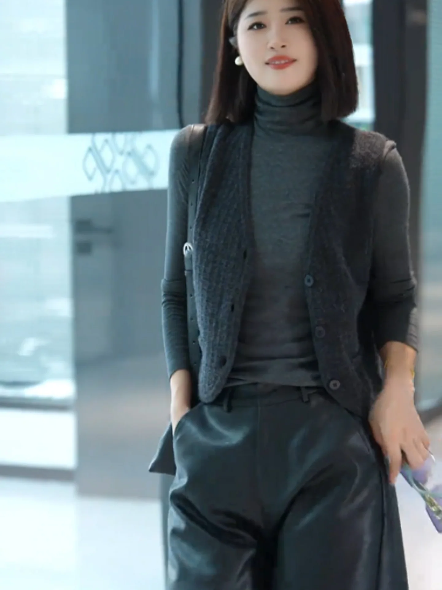 

Chic Knitted Cardigan Comfortable Casual Layering Women's Vest High End T-irt Base irt V-Ne Single Button Regular Fit