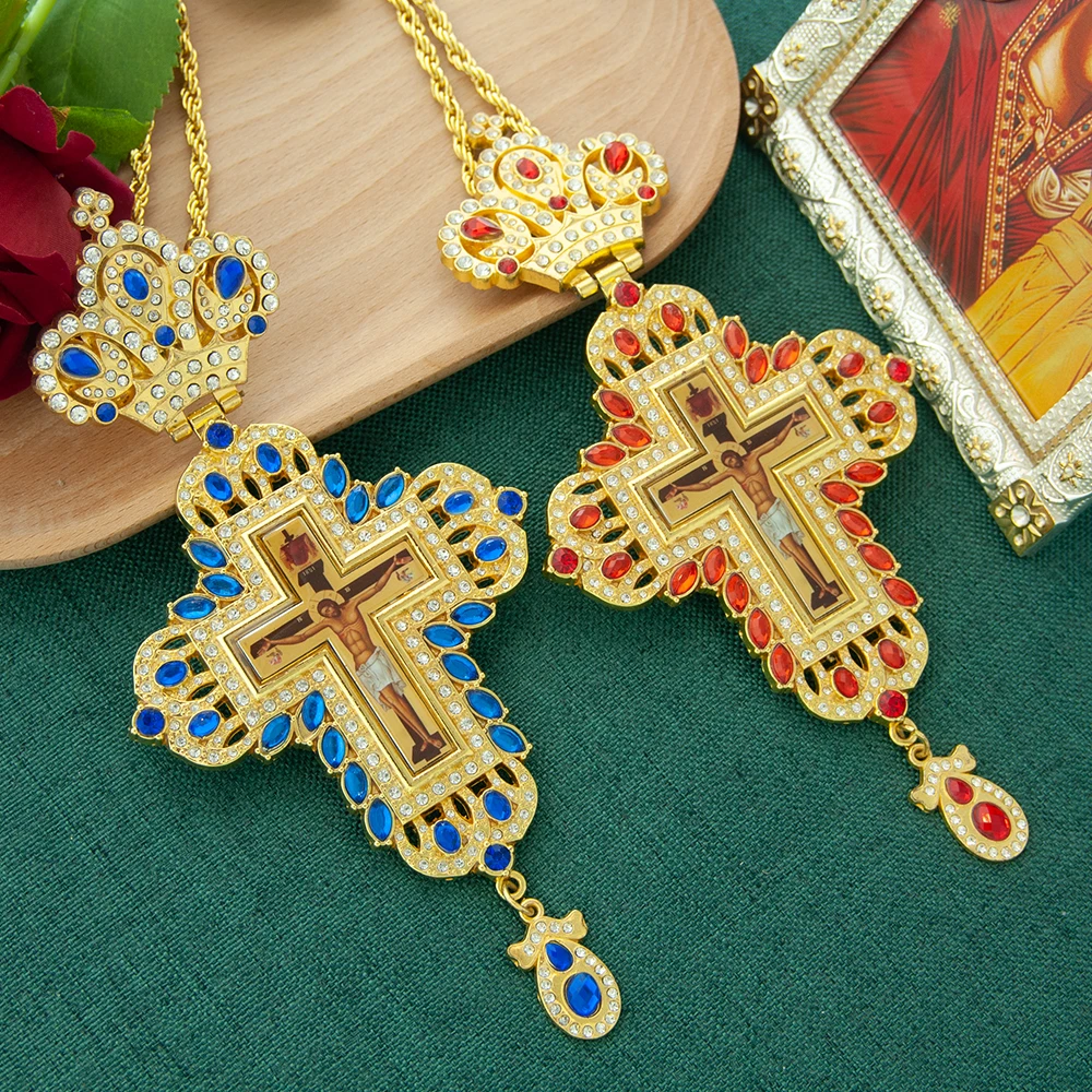 HTISOK Goldfarbenes Orthodoxes Kreuz-Anhänger mit farbigen Strasssteinen, christliches Kruzifix, religiöses Geschenk für Männer und Frauen mit Box – Detail 12