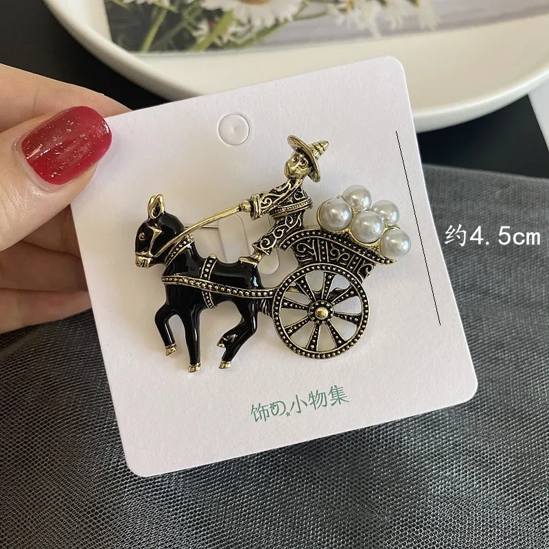 Vintage merchant carriage brooches pin light luxury ins style Joker Pearl brooch suit jacket corsage accessories wholesale