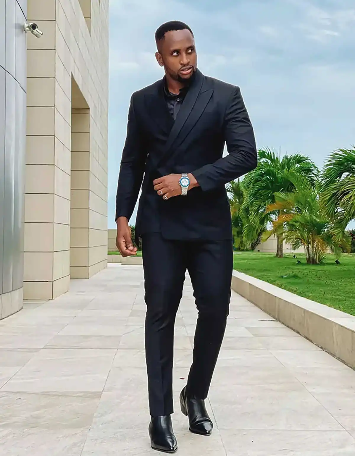 ชุดสูทผู้ชายแบบเป็นทางการ 2 ชิ้น เสื้อเบลเซอร์ กางเกง ปกโบว์ กระดุมแถวเดียว แบบมีกระดุม สำหรับธุรกิจ งานแต่งงาน งานพรอม ขนาดและสีสามารถปรับแต่งได้