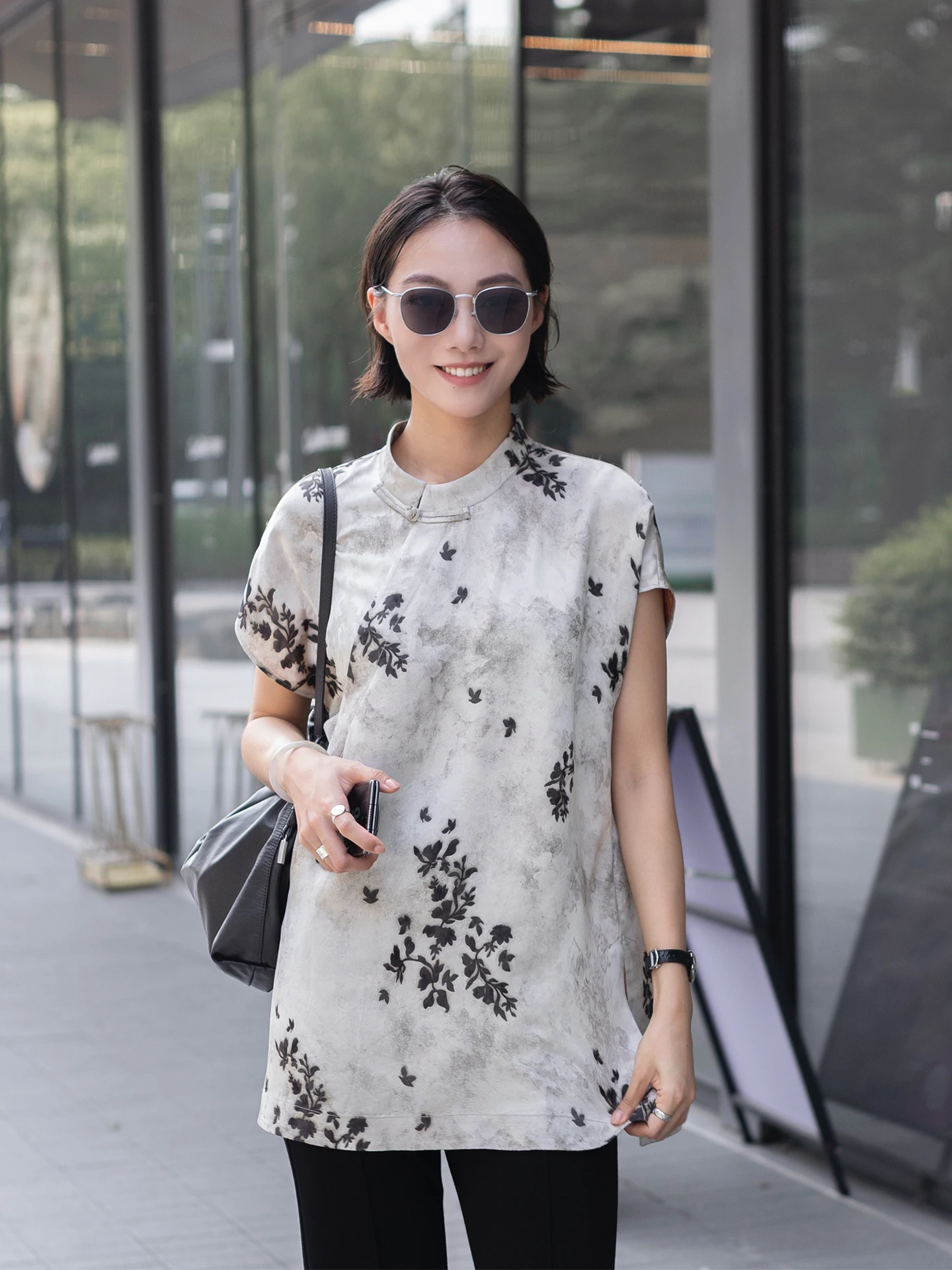 

Женская рубашка Zhou Zhou 2025: Новинка лета, плотная, с вышивкой, на пуговицах, с воротником-стойкой, свободного кроя, модная, дышащая, тонкая