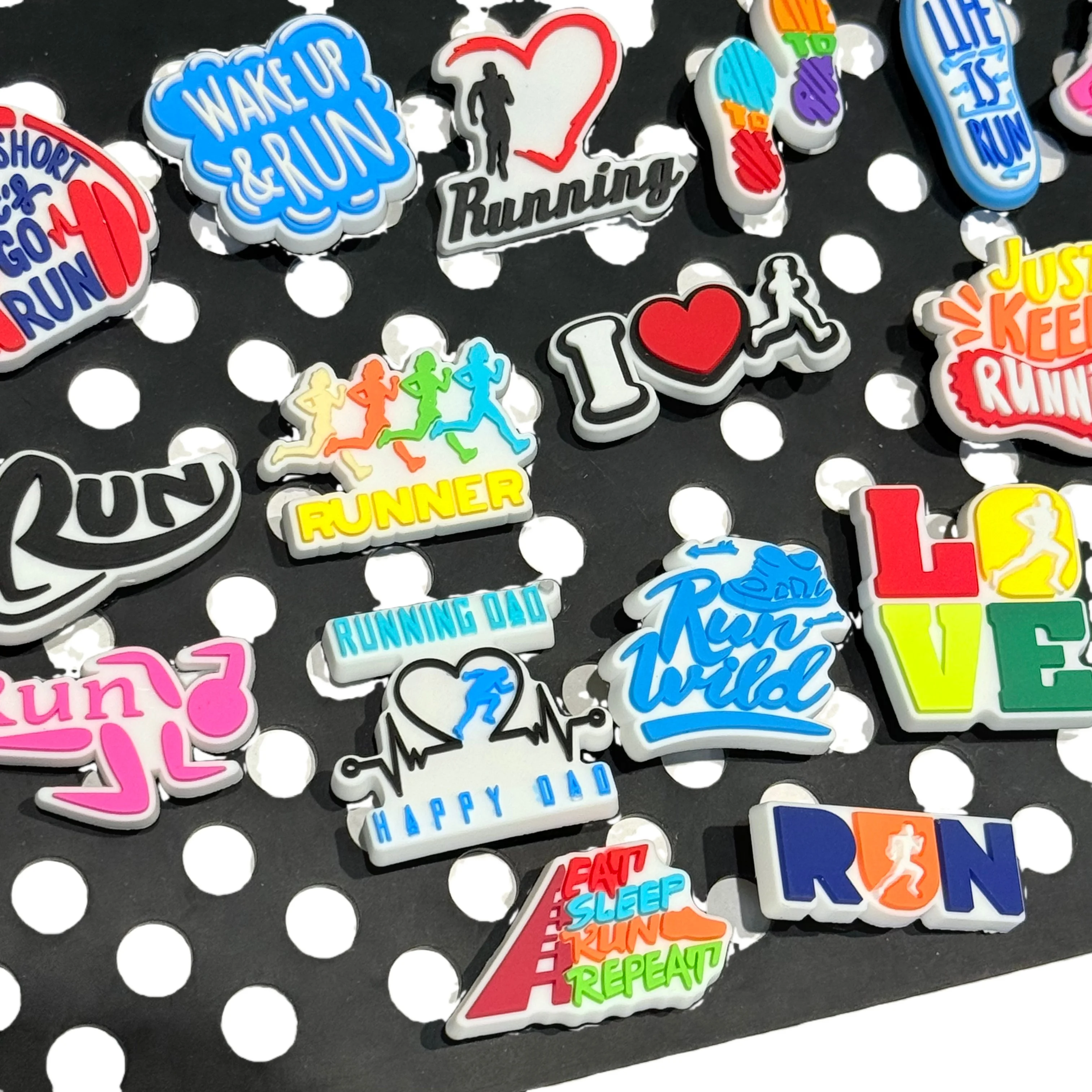 المبيعات الساخنة 1/18 قطعة ولد للفوز تشغيل الأحذية الرياضية السحر الاستيقاظ وتشغيل الصنادل البلاستيكية زر الزينة معصمه ذاتية الصنع #4