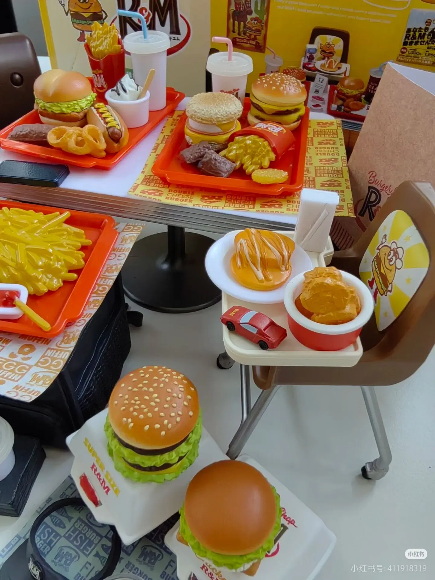 Genuino en Stock Re-Ment Chocolate World hamburguesa modelo sala de postres escena en miniatura caja ciega decoración regalos para niñas