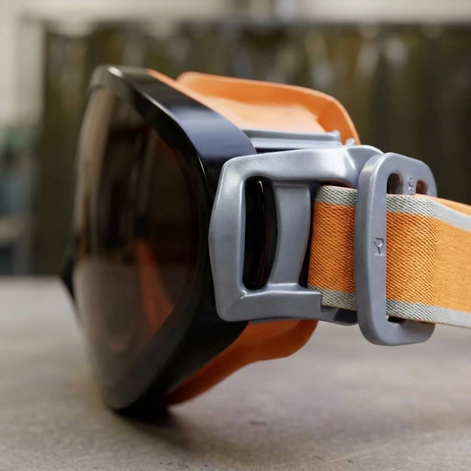 Dark Lens Soldering Goggles High-Strength Welders Shielding Goggles Resilient Resistant Soldering Glasses Anti-Glare