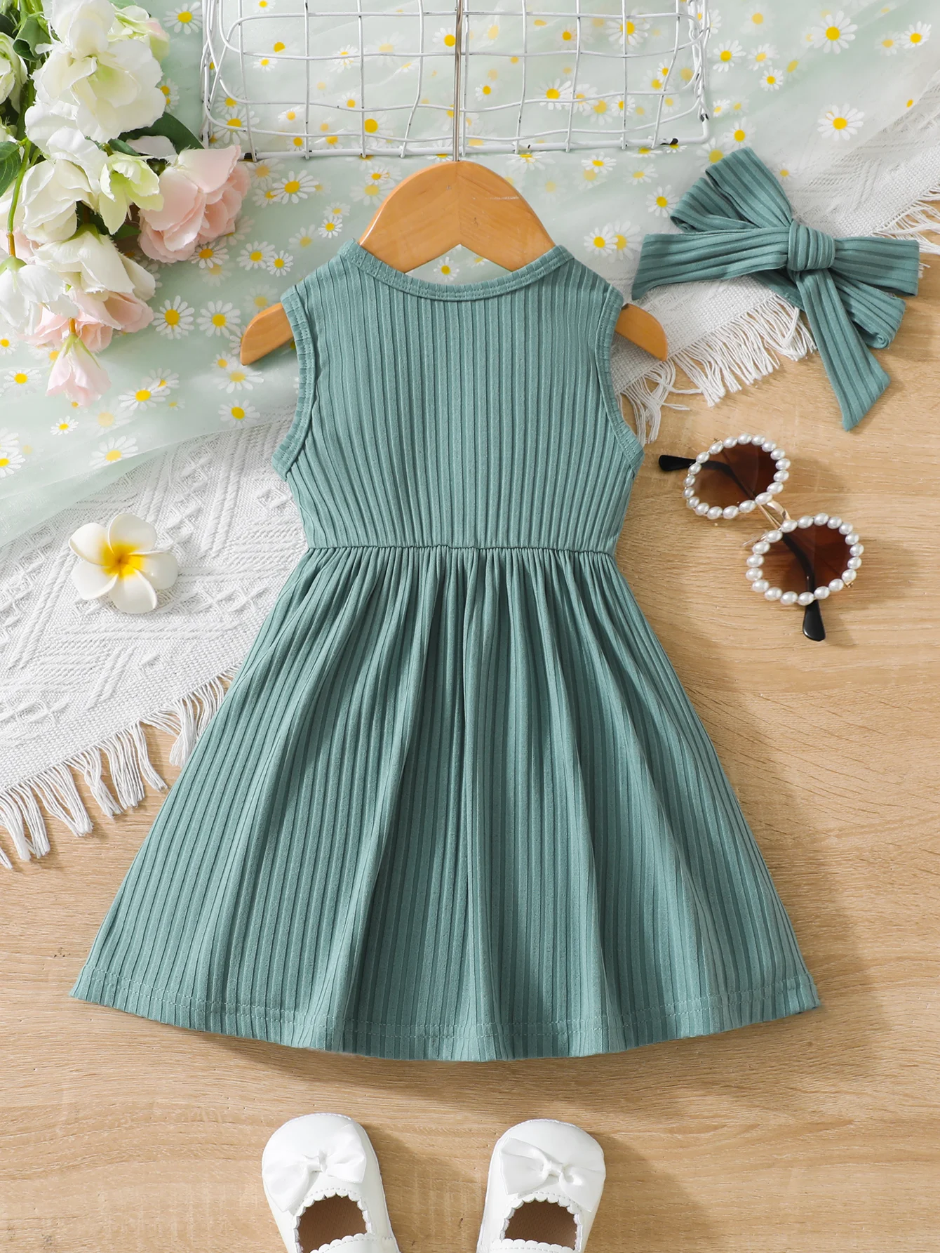 Girls' Summer Green Striped Sleeveless Dress Elastic Fabric Comfortable Fit Wooden Button Placket Waist-Cinching Skirt for Kids