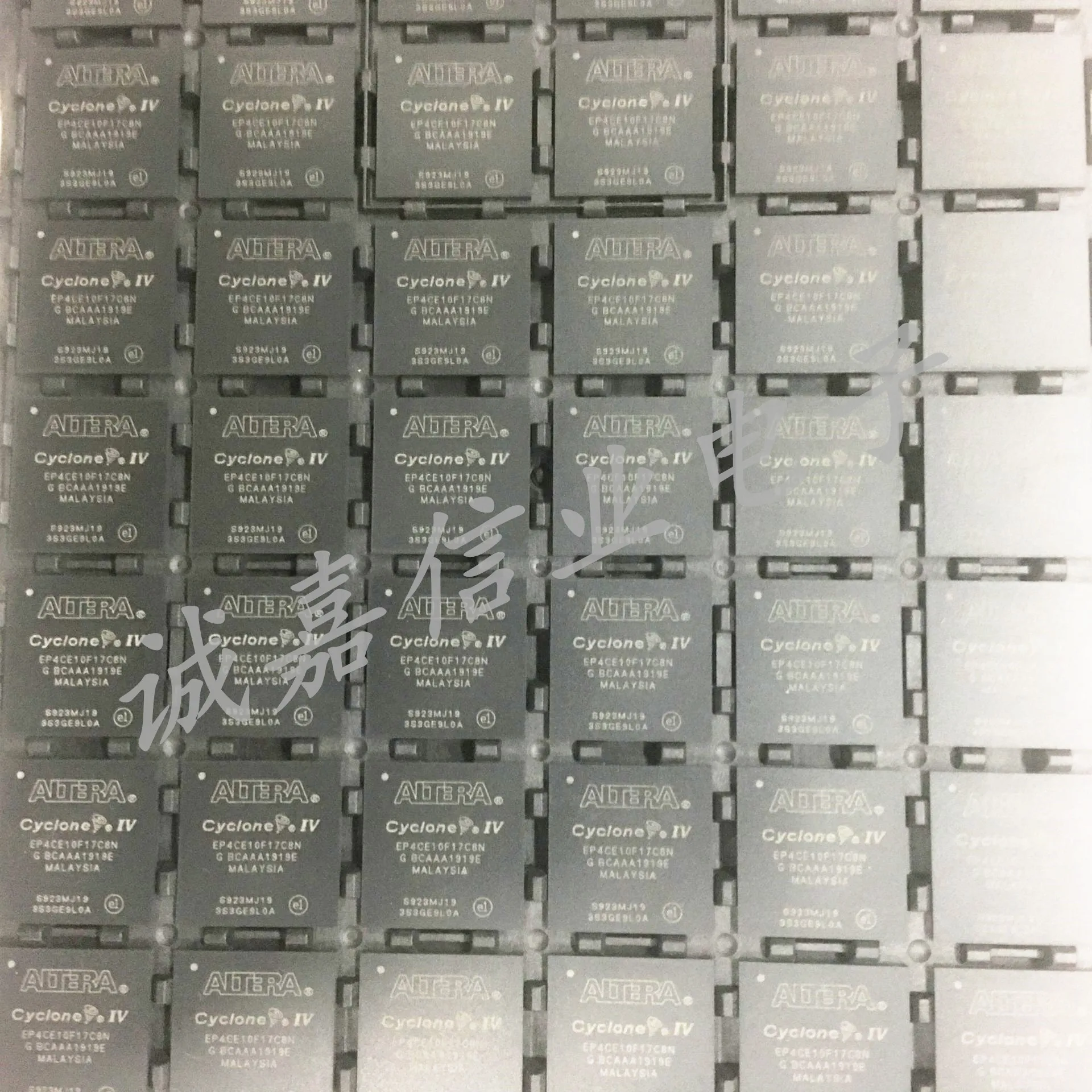 1 pçs/lote EP4CE10F17C8N FBGA-256 FPGA - Field Programmable Gate Array Logic ICs Operacional Temperatura: 0 C-+ 85 C