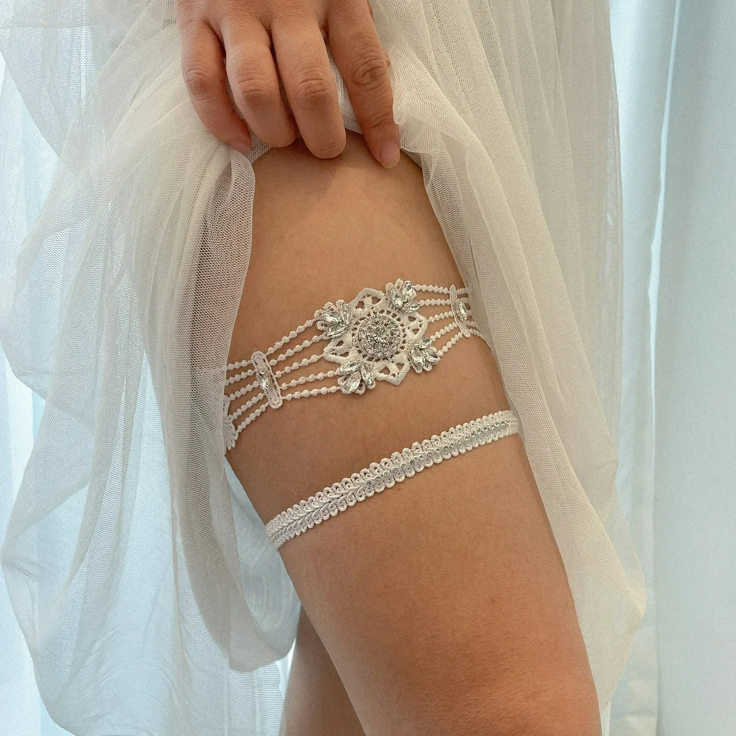 

White Bridal Garters with Crystals and Beads Elastic Thigh Loop Rings Wedding Accessories