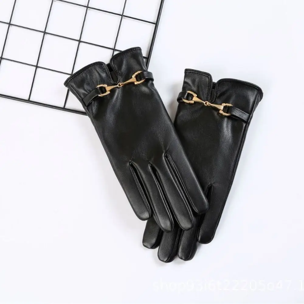 Guantes de cuero PU con cadena para mujer, manoplas gruesas de terciopelo cálido, dedo completo, conducción al aire libre, pantalla táctil, moda de